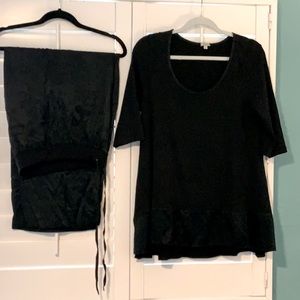 PJHarlow PAJAMA SET “satin feel” drawstring bottoms & trim. Top is stretchy.